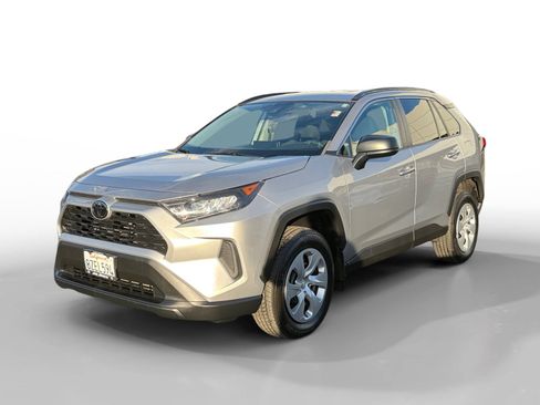 Used 2019 Toyota RAV4 LE image 1