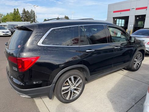 Used 2017 Honda Pilot Touring image 3