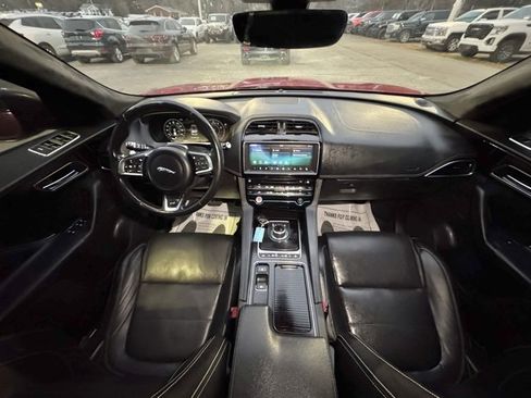 Used 2019 Jaguar F-PACE S image 18