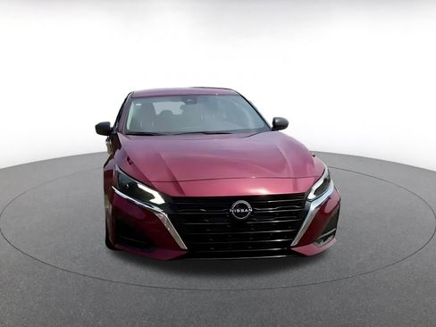 Used 2025 Nissan Altima 2.5 SV FWD image 3
