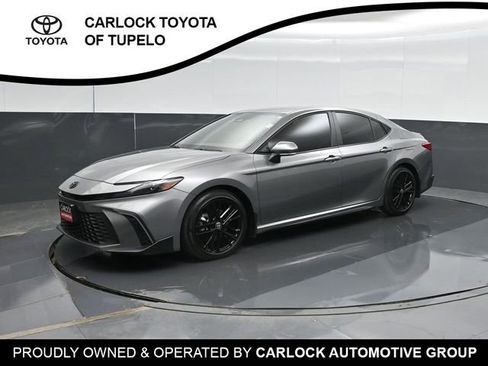 Used 2025 Toyota Camry SE w/ Convenience Package FWD image 8