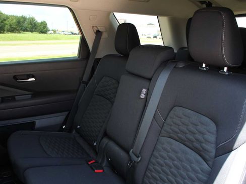 Used 2022 Nissan Pathfinder SV FWD image 25
