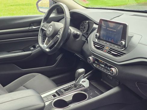 Used 2020 Nissan Altima 2.5 SV image 19