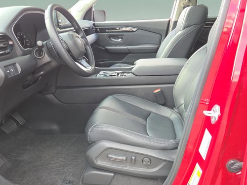 Used 2025 Honda Pilot Touring image 12