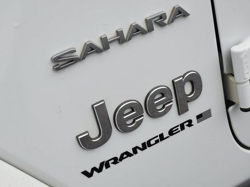 Used 2023 Jeep Wrangler Unlimited Sahara AWD/4WD image 6
