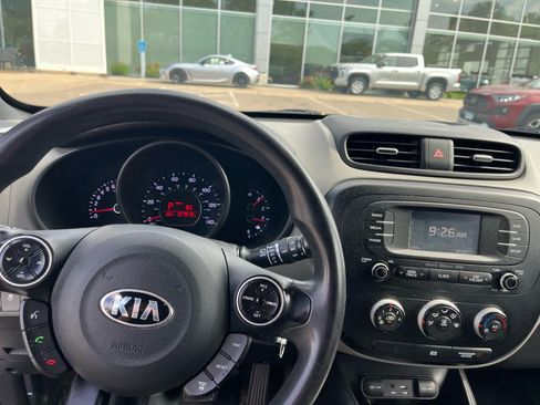 Used 2016 Kia Soul + FWD image 7