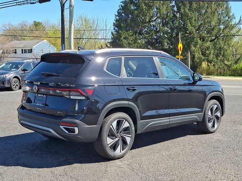 New 2026 Volkswagen Taos SE AWD/4WD image 4