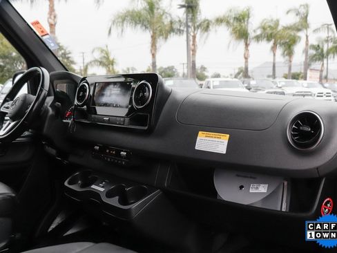 Used 2020 Mercedes-Benz Sprinter 2500 image 32