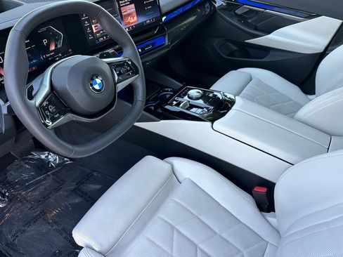 Used 2025 BMW 540i xDrive w/ Premium Package AWD/4WD image 11
