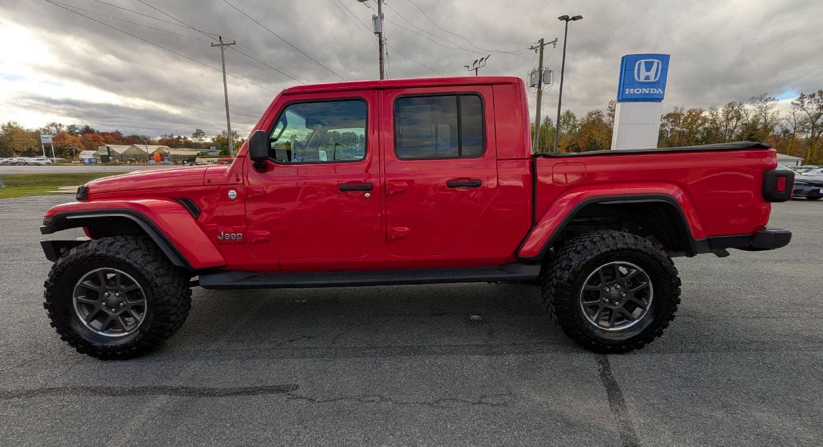 Used 2022 Jeep Gladiator Overland w/ Popular Equipment Package AWD/4WD image 5