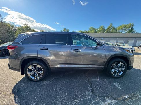 Used 2019 Toyota Highlander Limited Platinum AWD/4WD image 14