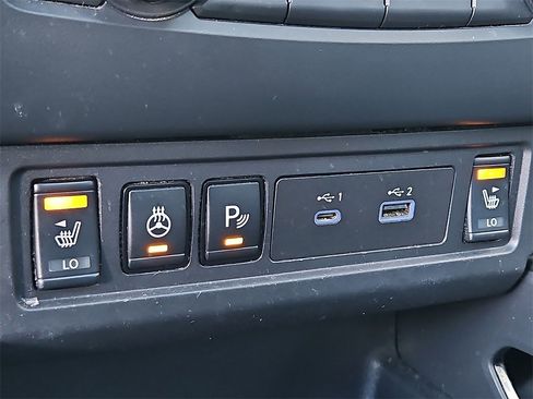 Used 2022 Nissan Frontier PRO-4X w/ Pro-4X Premium Package image 19