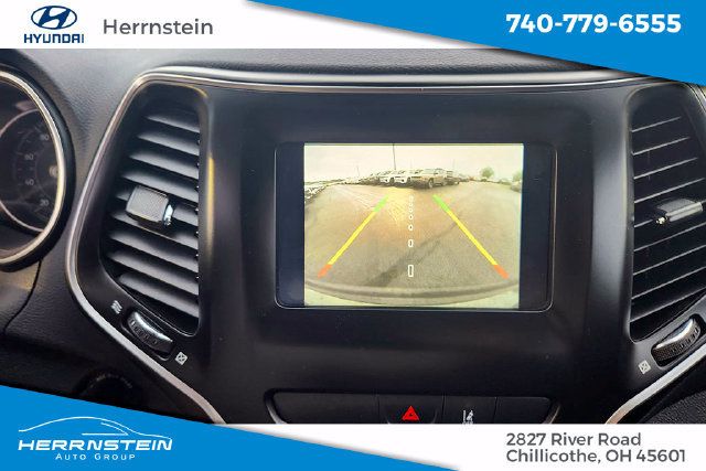 Used 2021 Jeep Cherokee Latitude w/ Mopar Interior Package AWD/4WD image 16