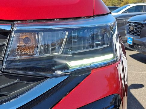 Used 2022 Volkswagen Taos SE w/ Panoramic Sunroof Package image 9