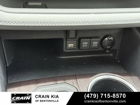 Used 2020 Toyota Highlander Limited image 19