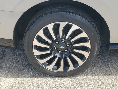 Used 2023 Lincoln Navigator Black Label image 7