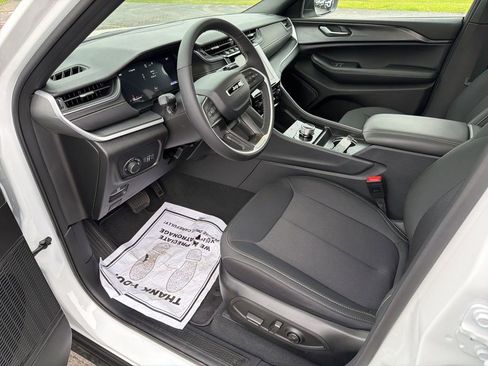 Certified 2025 Jeep Grand Cherokee Laredo X w/ Luxury Tech Group I AWD/4WD image 12