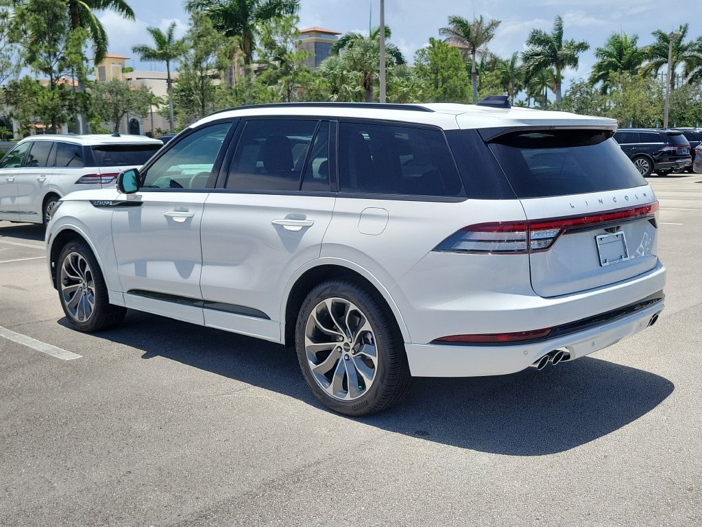New 2026 Lincoln Aviator AWD image 3