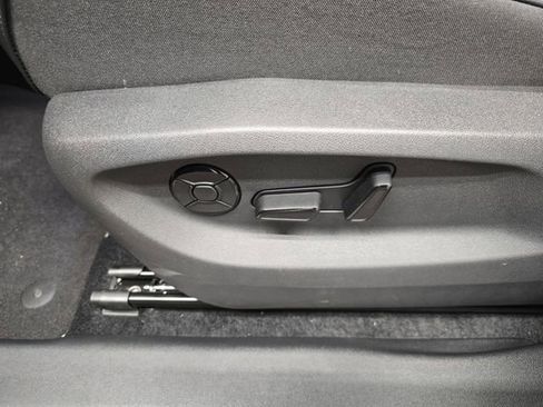 New 2026 Volkswagen Tiguan SE FWD image 28