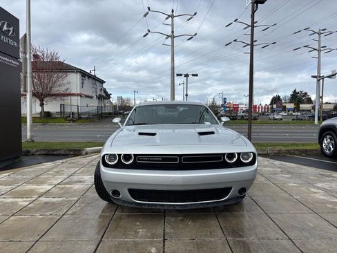 Used 2023 Dodge Challenger SXT image 3
