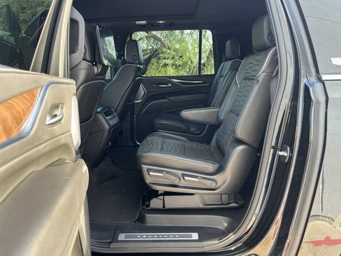 Used 2022 Cadillac Escalade ESV Premium Luxury Platinum image 28