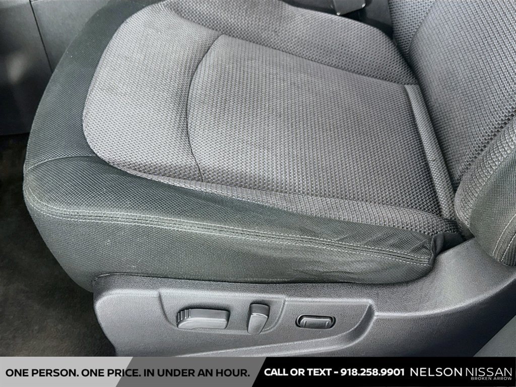 Used 2013 Nissan Rogue SV w/ Premium Pkg AWD/4WD image 20