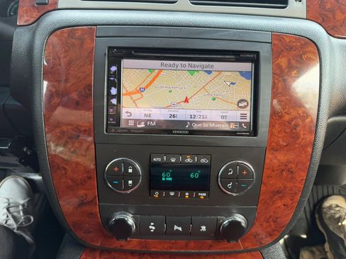 Used 2011 Chevrolet Avalanche LTZ image 21