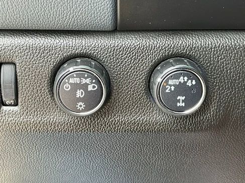 Used 2021 Chevrolet Colorado Z71 w/ Safety Package AWD/4WD image 18