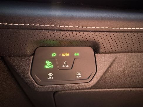 Used 2024 Volkswagen Atlas Cross Sport SE w/ Panoramic Sunroof Package FWD image 32