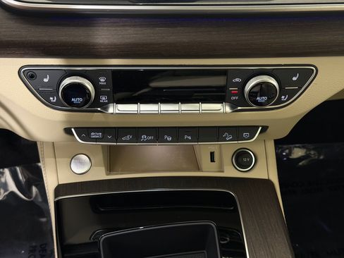 Used 2024 Audi Q5 e Prestige w/ Prestige Package AWD/4WD image 18