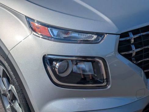 Used 2025 Hyundai Venue SEL FWD image 9