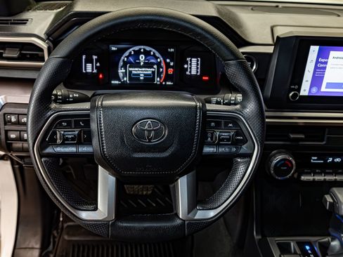 Used 2025 Toyota 4Runner SR5 AWD/4WD image 18