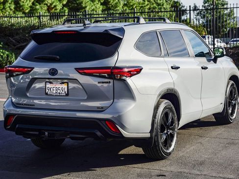Certified 2024 Toyota Highlander XLE image 7