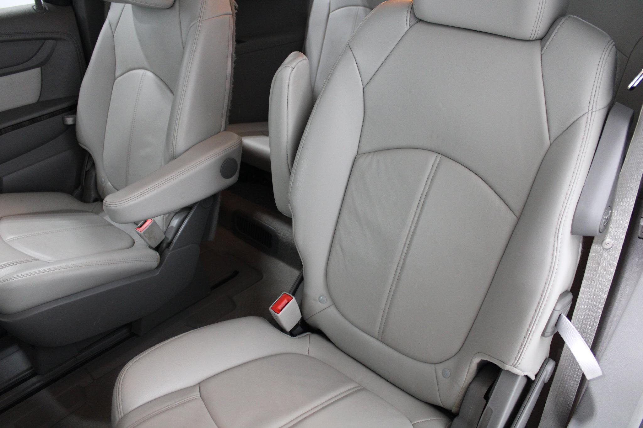 Used 2015 GMC Acadia SLT FWD image 18