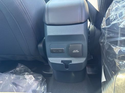 New 2025 Ford Maverick XLT w/ XLT Luxury Package image 17