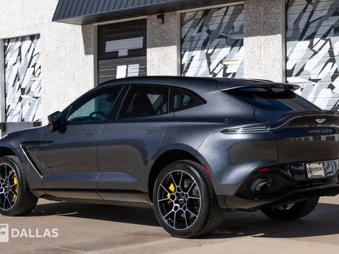 Used 2021 Aston Martin DBX image 11