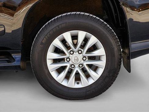 Used 2017 Lexus GX 460 Premium image 9