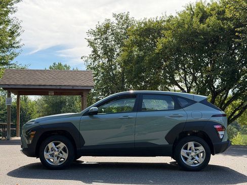 Used 2025 Hyundai Kona SE AWD/4WD image 2