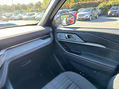 Used 2025 Ford Explorer ST-Line w/ Premium Package image 16
