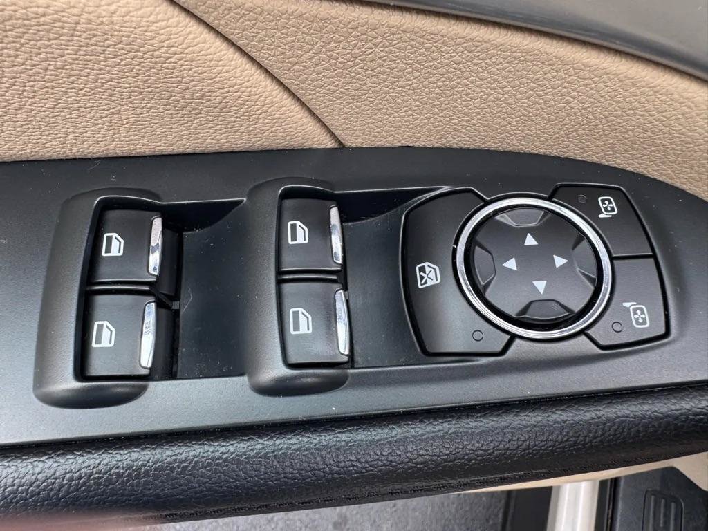 Used 2017 Ford Explorer XLT w/ Equipment Group 201A FWD image 17