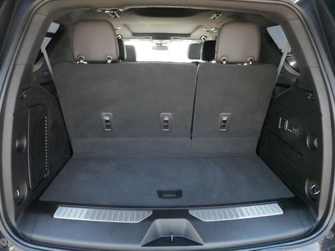 Used 2023 Chevrolet Tahoe Z71 w/ Luxury Package AWD/4WD image 18