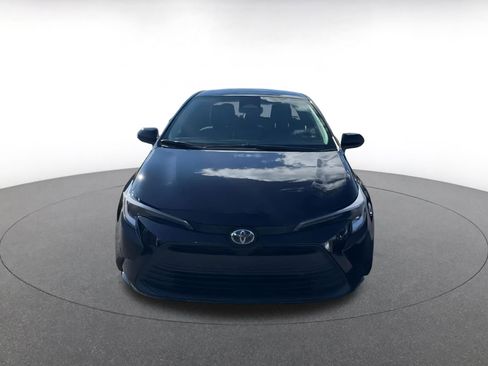 Used 2025 Toyota Corolla LE image 4