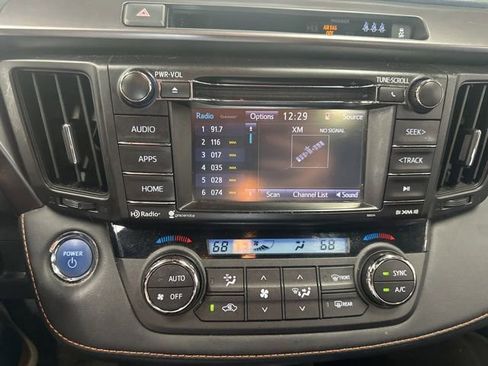 Used 2017 Toyota RAV4 SE AWD/4WD image 9