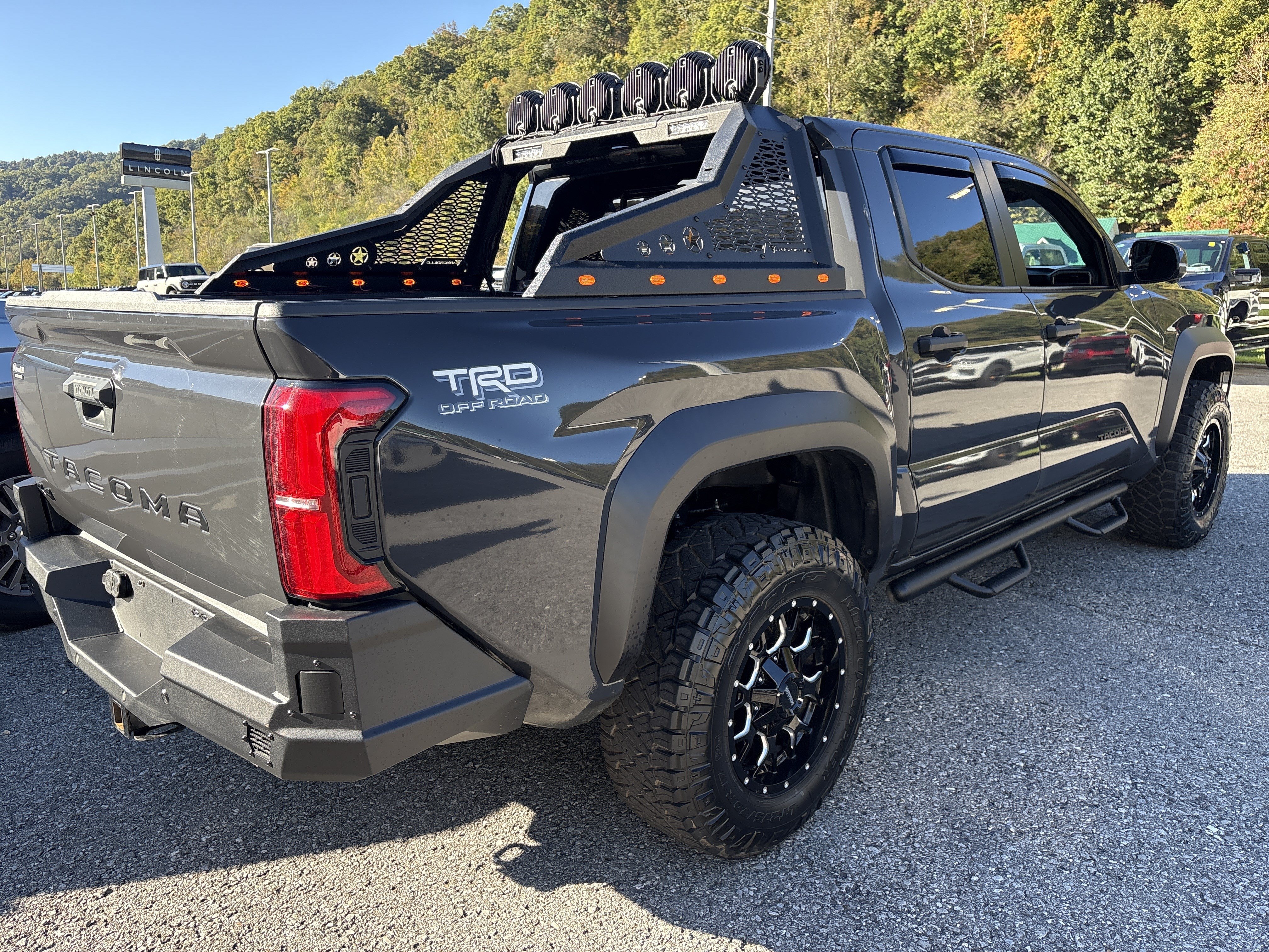 Used 2025 Toyota Tacoma TRD Off-Road w/ TRD Off Road Premium Package AWD/4WD image 4