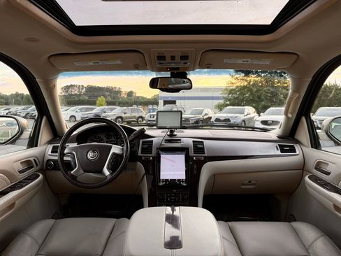 Used 2007 Cadillac Escalade AWD w/ Information Package image 31