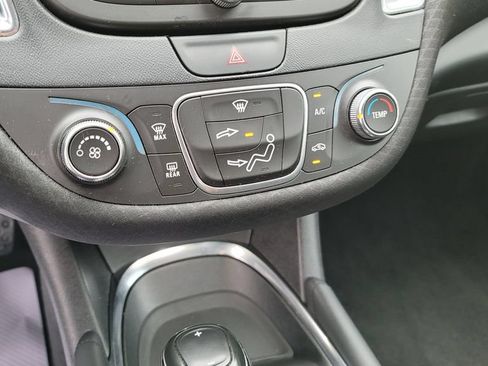 Used 2018 Chevrolet Malibu LT FWD image 22