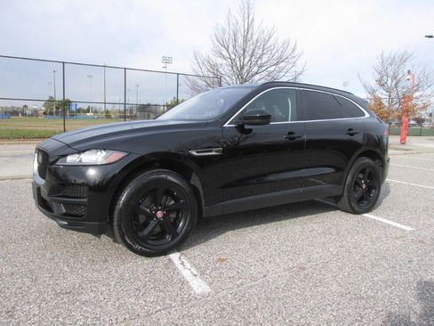 Used 2019 Jaguar F-PACE Premium image 28