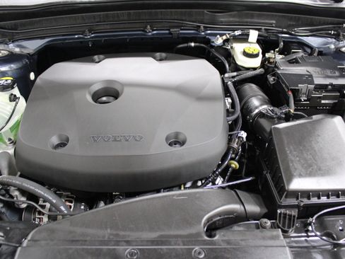 Used 2022 Volvo XC40 T4 Momentum FWD image 41