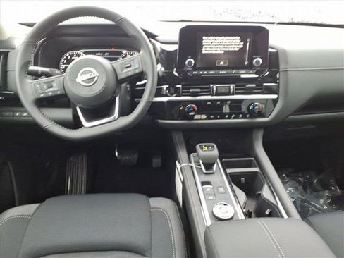 New 2025 Nissan Pathfinder SV image 9