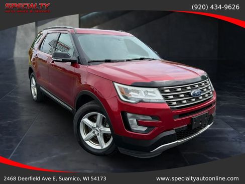 Used 2017 Ford Explorer XLT w/ Equipment Group 201A AWD/4WD image 2
